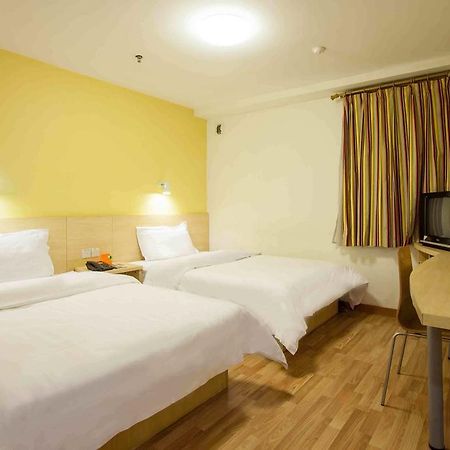 7Days Inn Wuzhou South Railway Station Cangwu Экстерьер фото