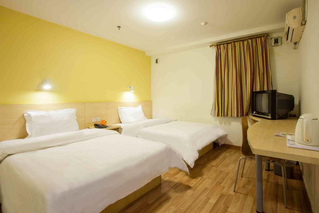 7Days Inn Wuzhou South Railway Station Cangwu Экстерьер фото