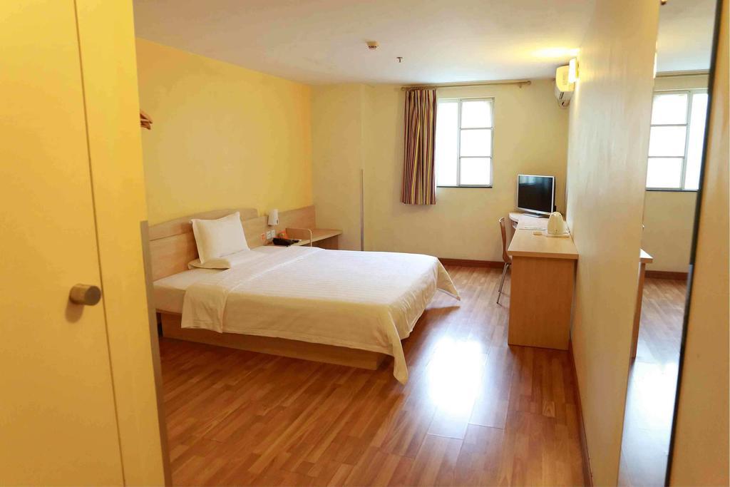 7Days Inn Wuzhou South Railway Station Cangwu Номер фото