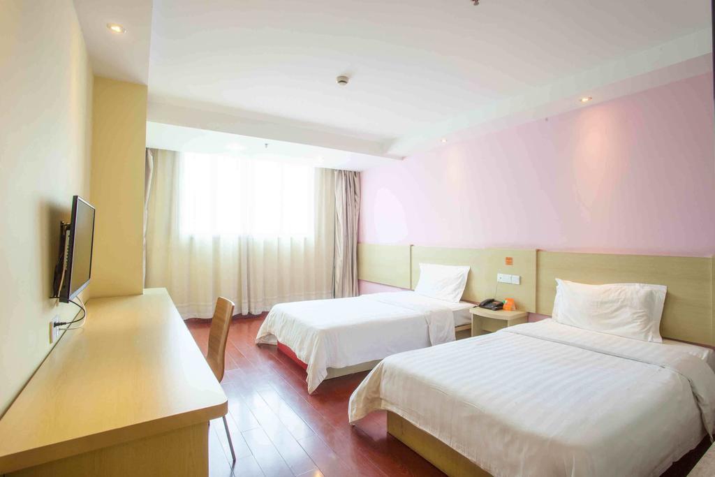 7Days Inn Wuzhou South Railway Station Cangwu Номер фото