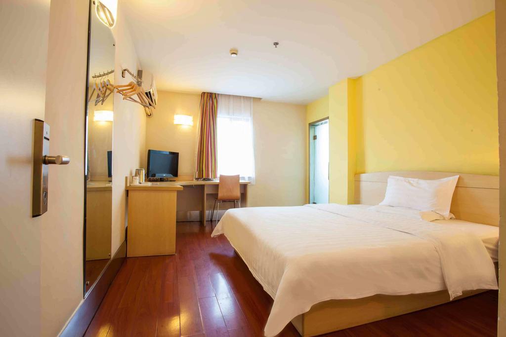 7Days Inn Wuzhou South Railway Station Cangwu Номер фото