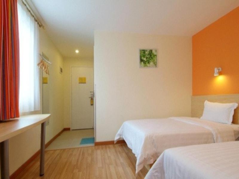 7Days Inn Wuzhou South Railway Station Cangwu Экстерьер фото
